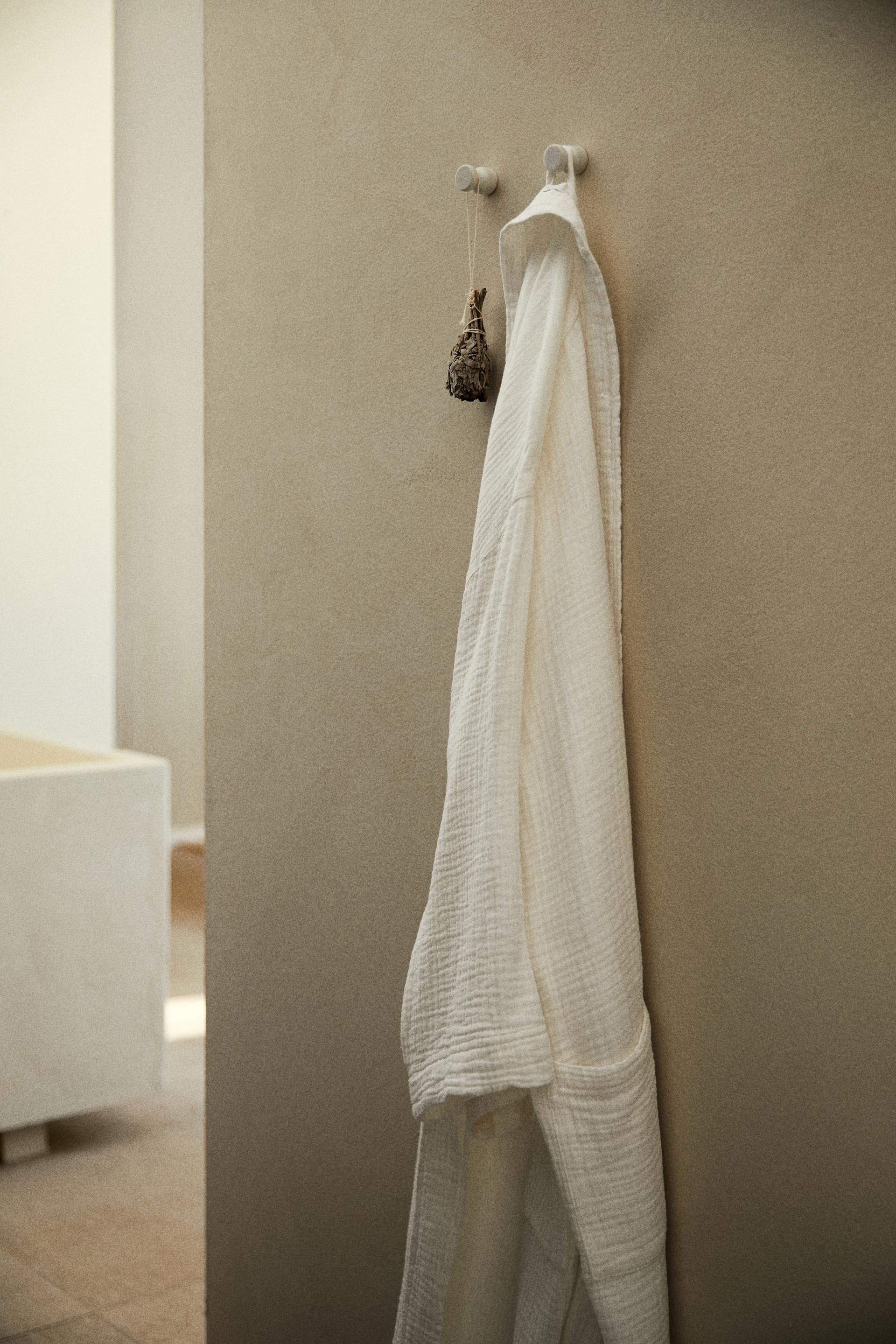 muslin bathrobe