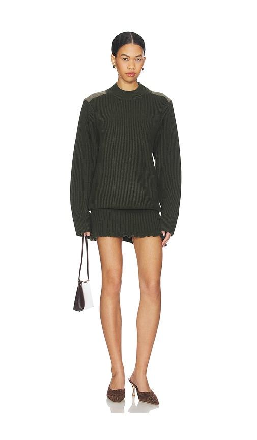 niihai command dress in dark green.