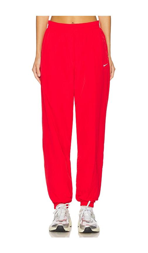 nike essential jogger in red.