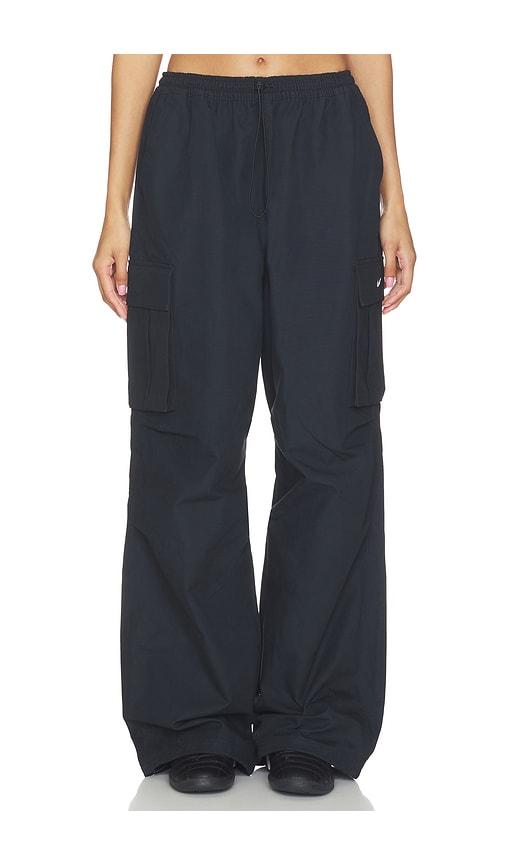 nike mid rise oversized woven cargo pants in black.