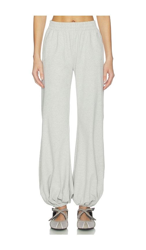 norma kamali boyfriend puff jog pant in light grey.