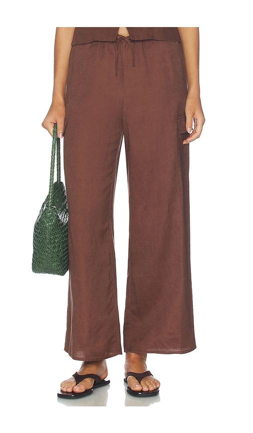 onia air linen cargo pant in brown.