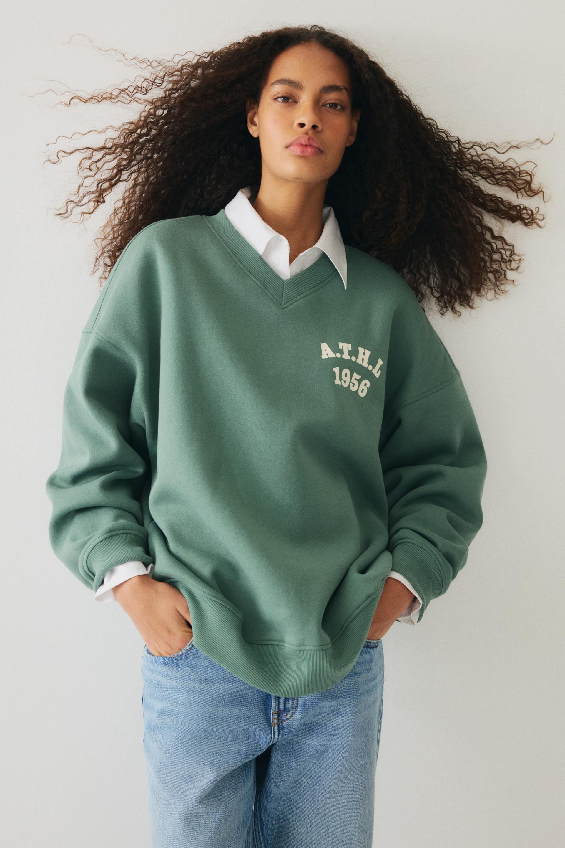 oversized v-neck sweatshirt
