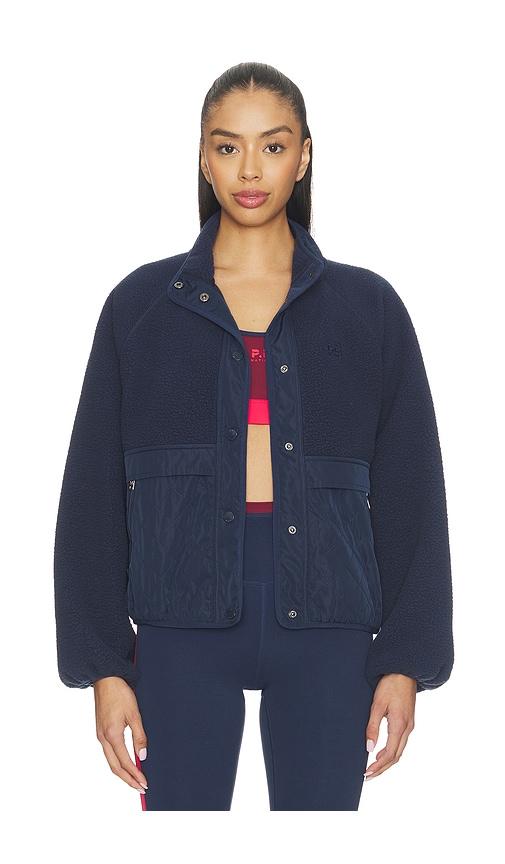 p.e nation technique quilt jacket in navy.