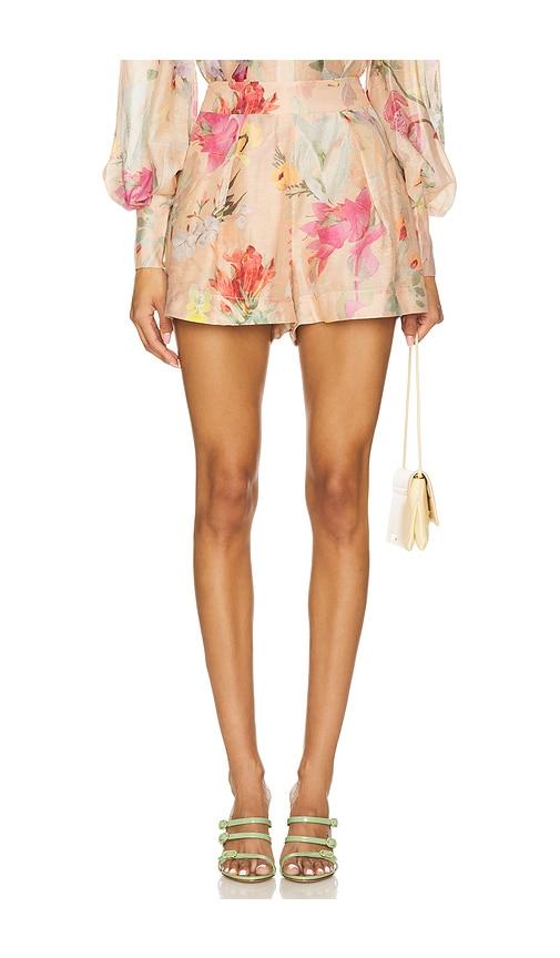 patbo lily flower short in peach.