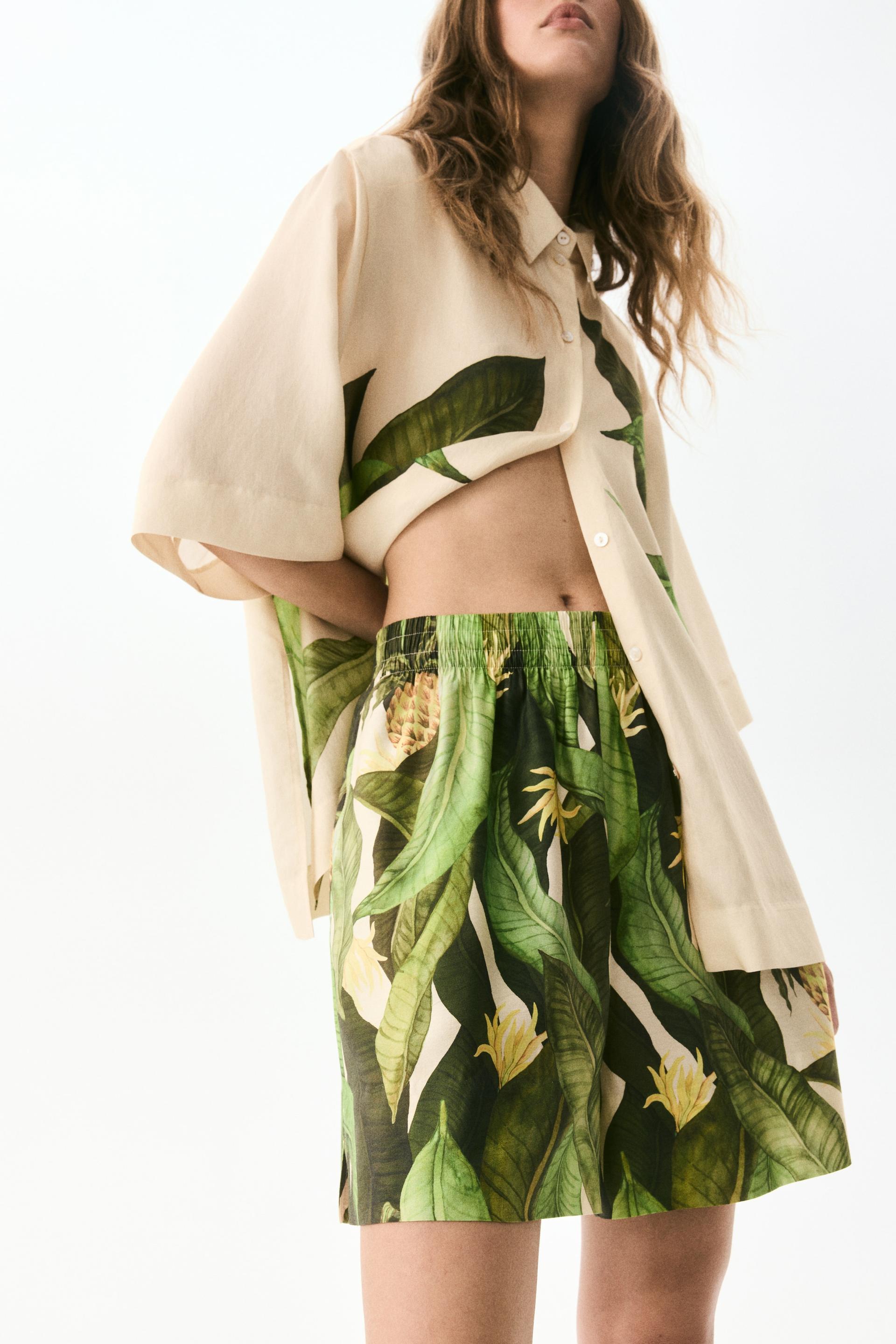 patterned pull-on shorts