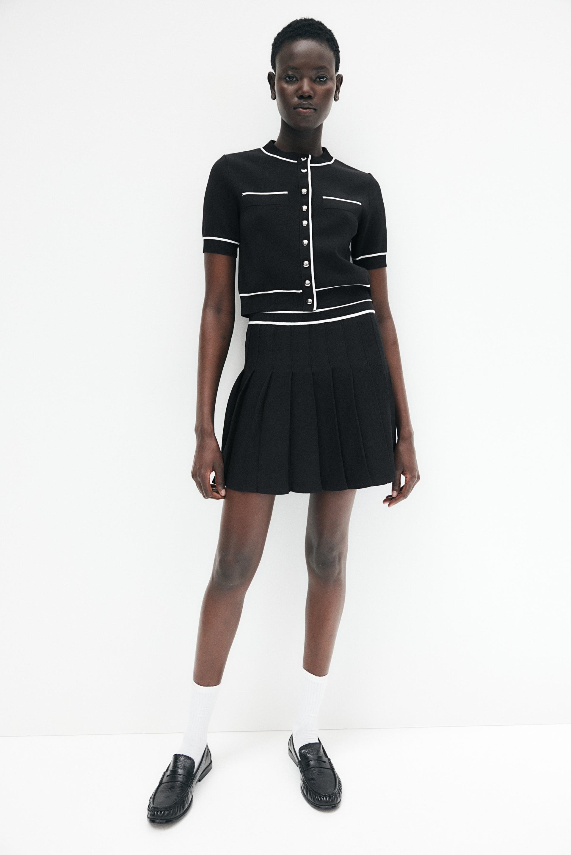 pleated skirt