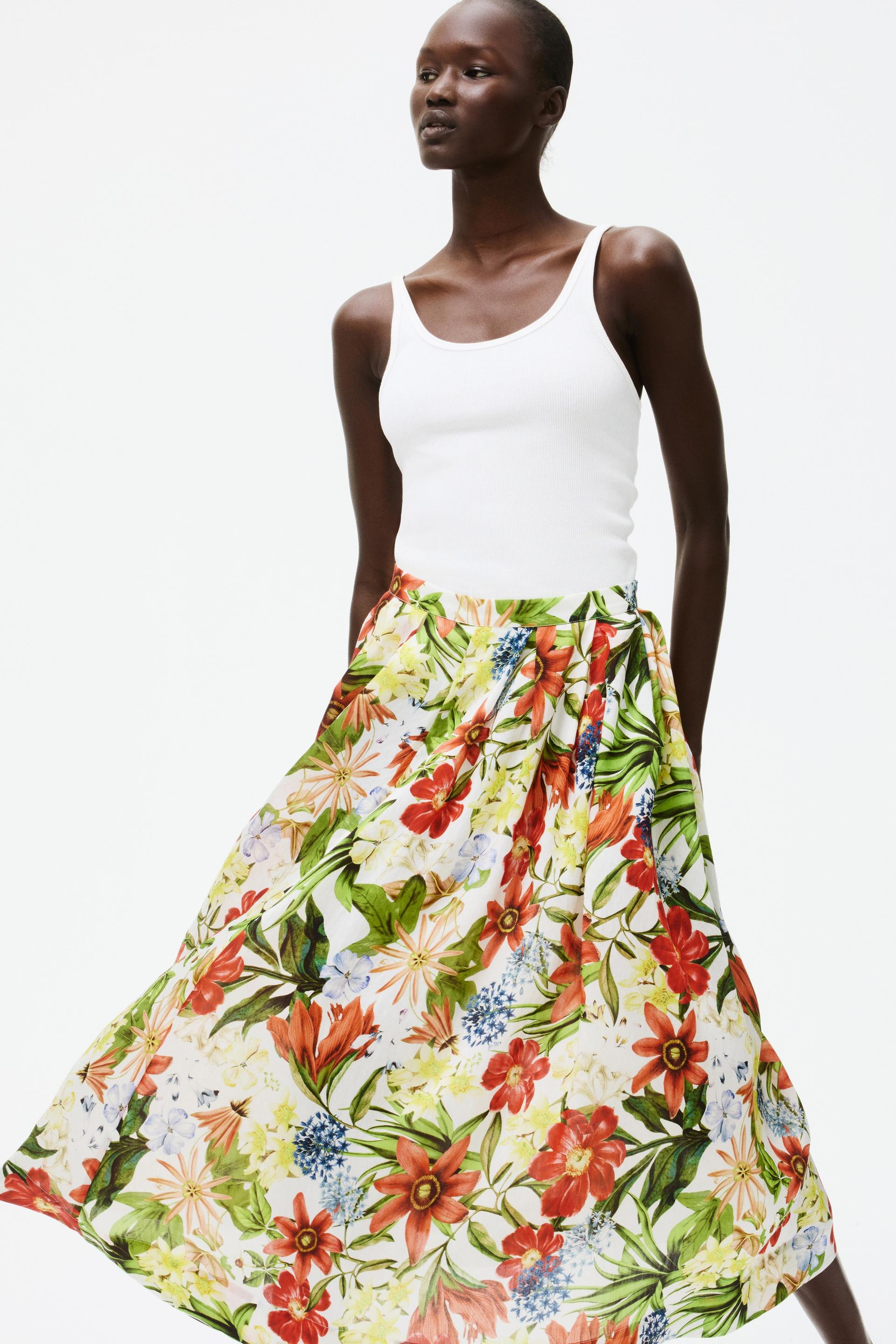 pleated skirt