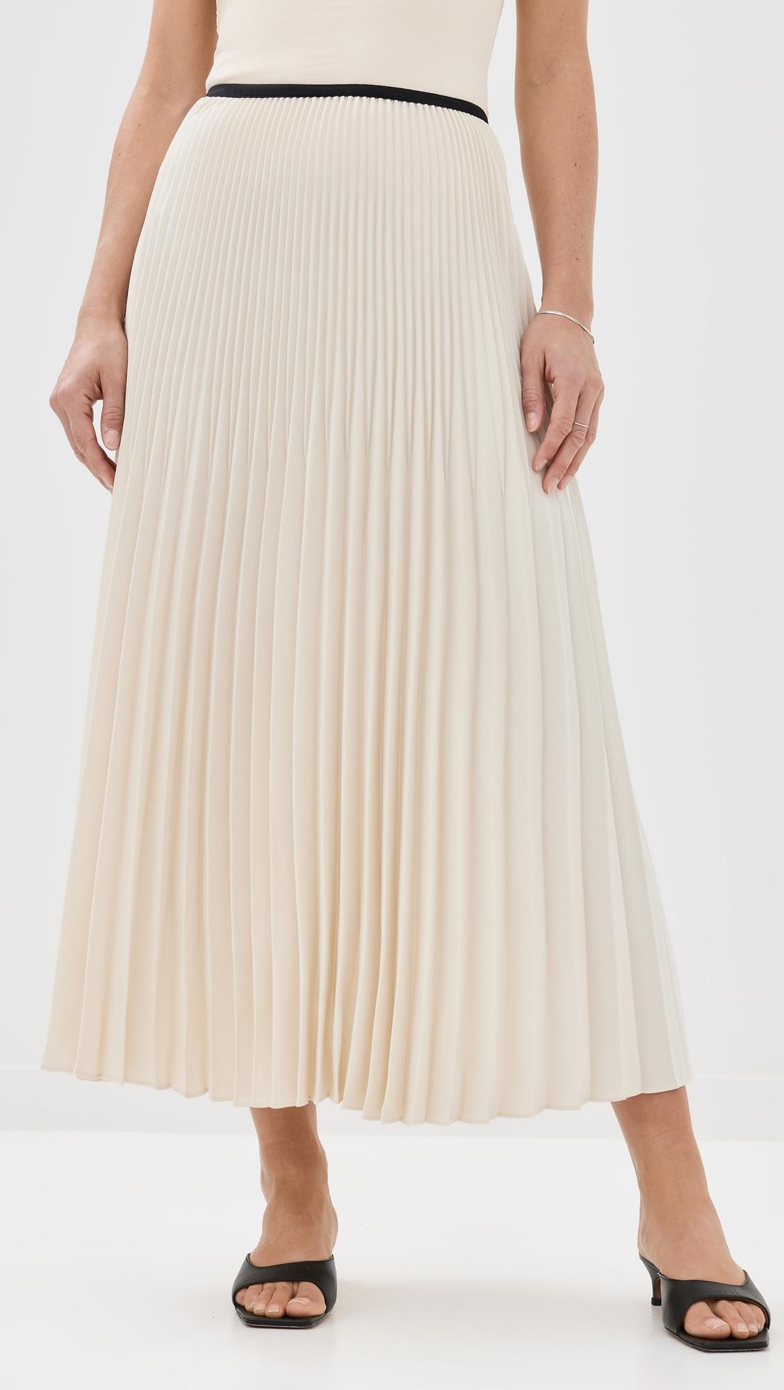 pleated skirt