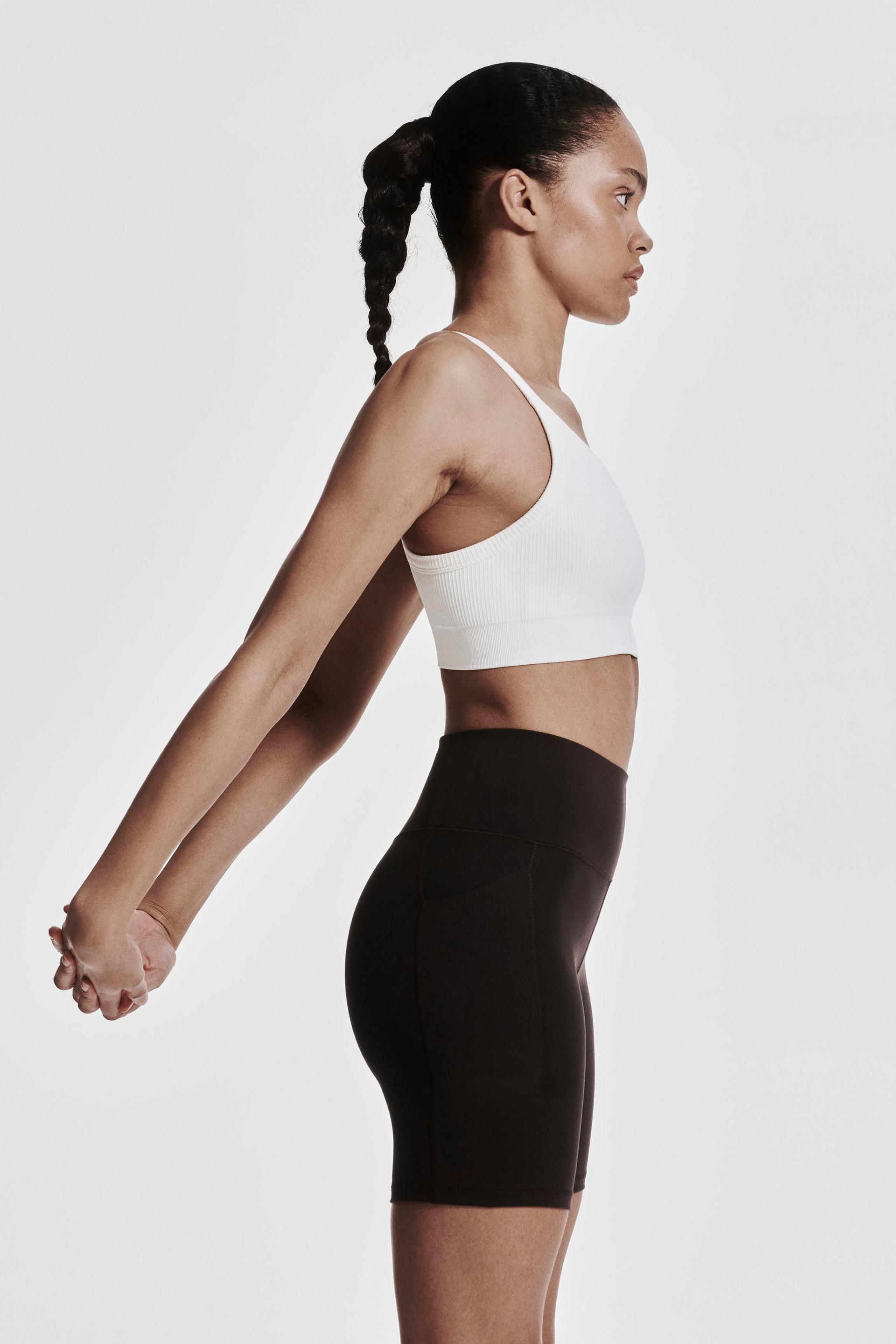 pocket-detail biking shorts with drymove™