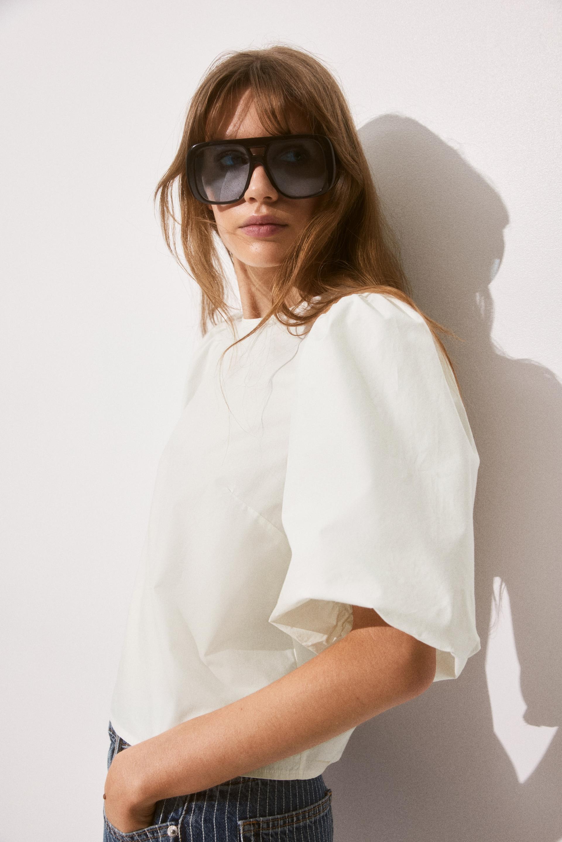 puff-sleeved blouse