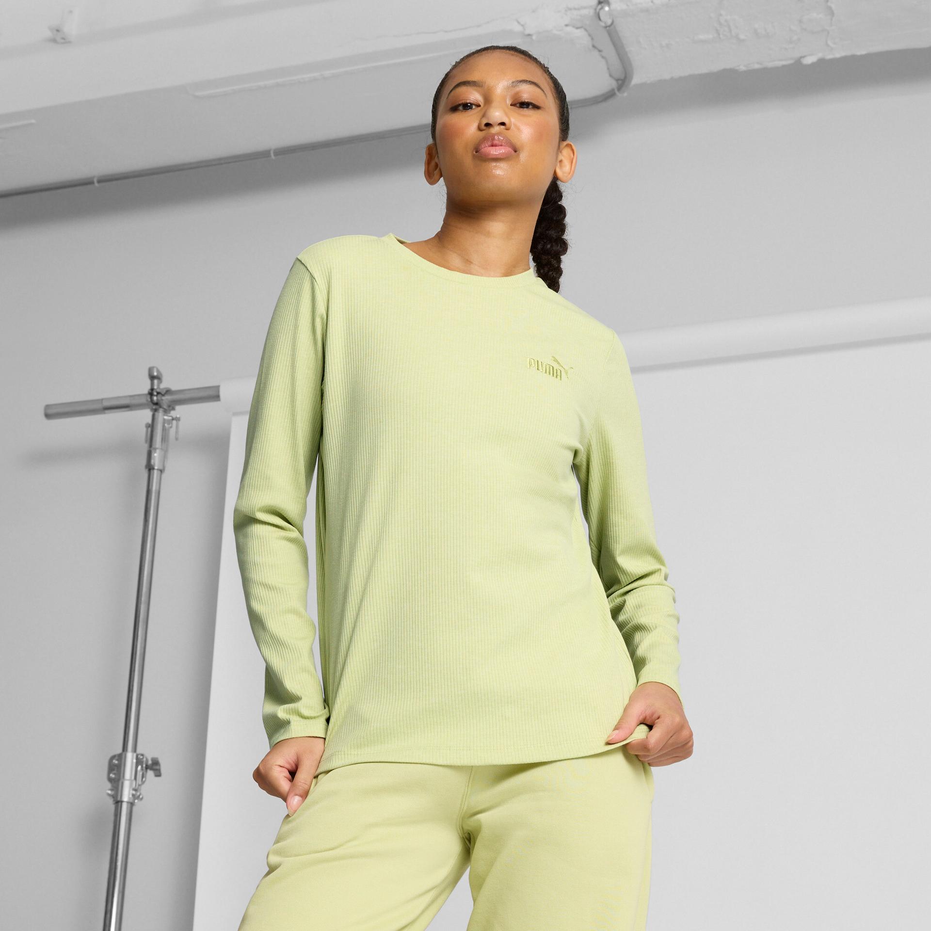 puma elevated essentials women's long sleeve t-shirt in green, size xs