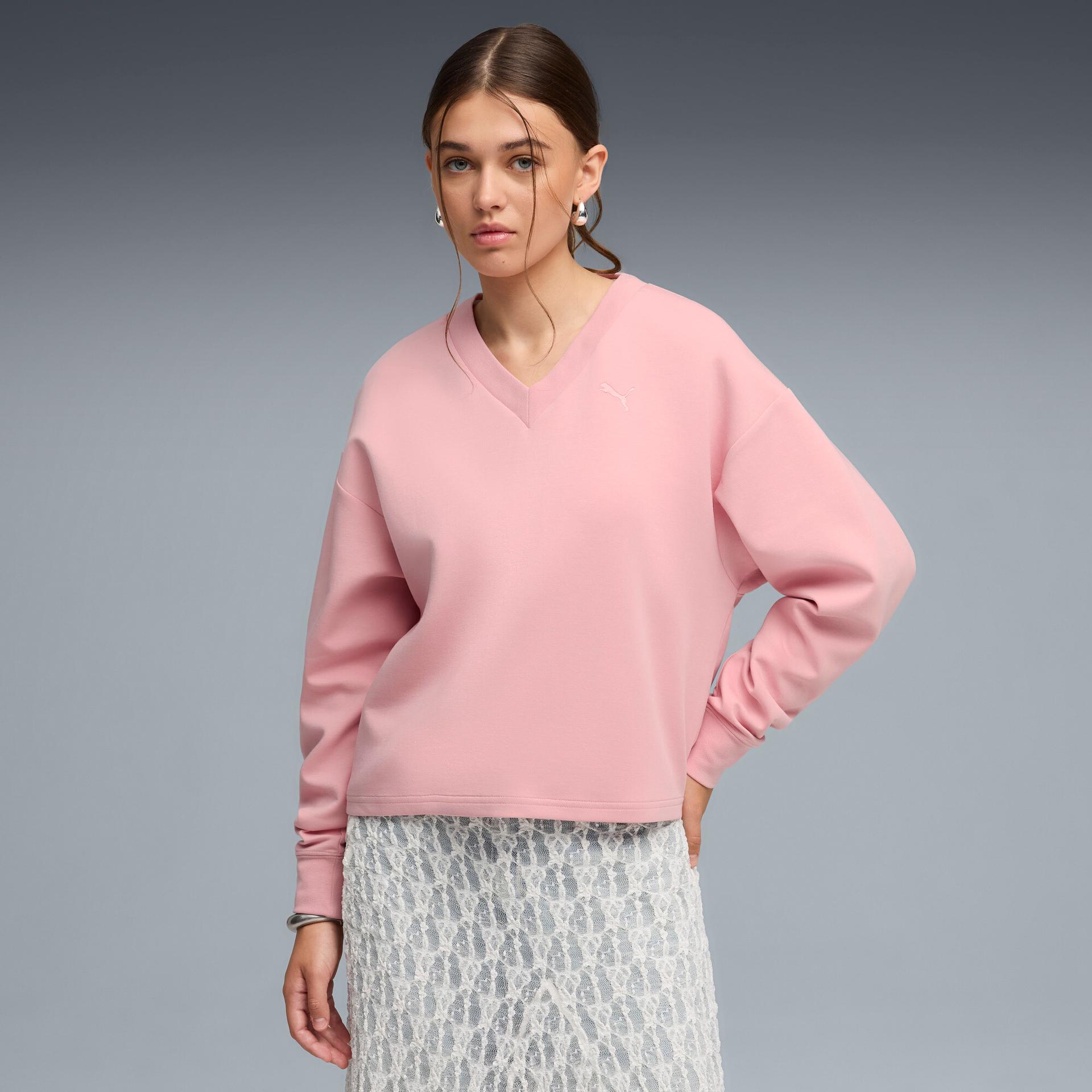 puma elevated essentials women's v-neck sweatshirt in pink, size s