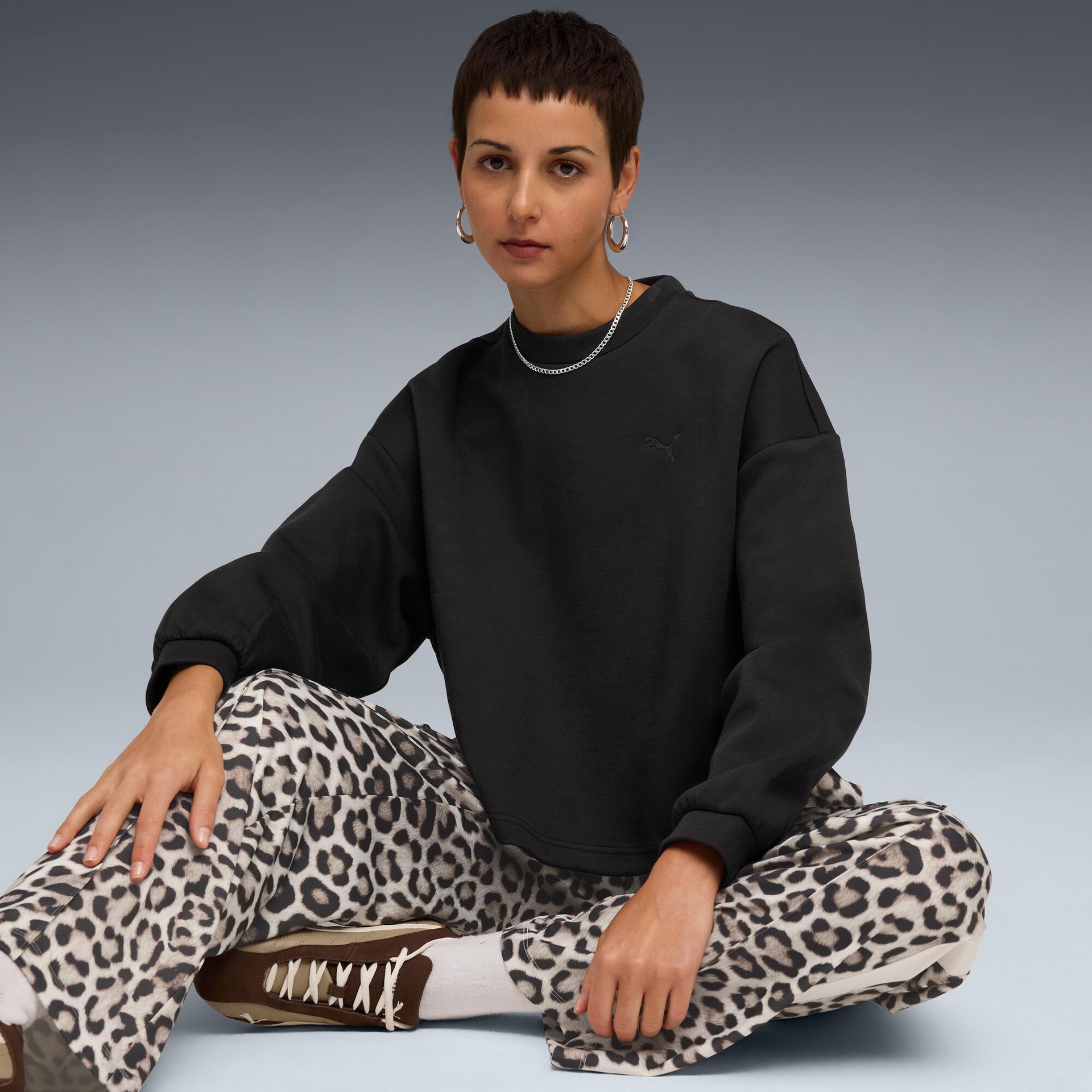 puma wardrobe essentials women's oversized crew neck sweatshirt in black, size xxs