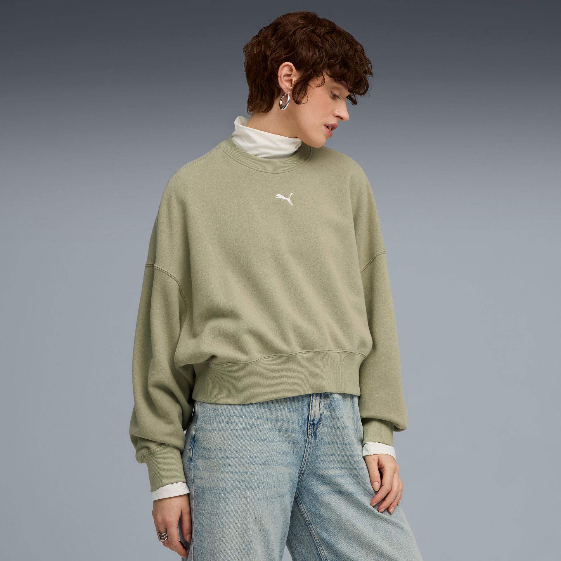 puma wardrobe essentials women's oversized crew neck sweatshirt in green, size l
