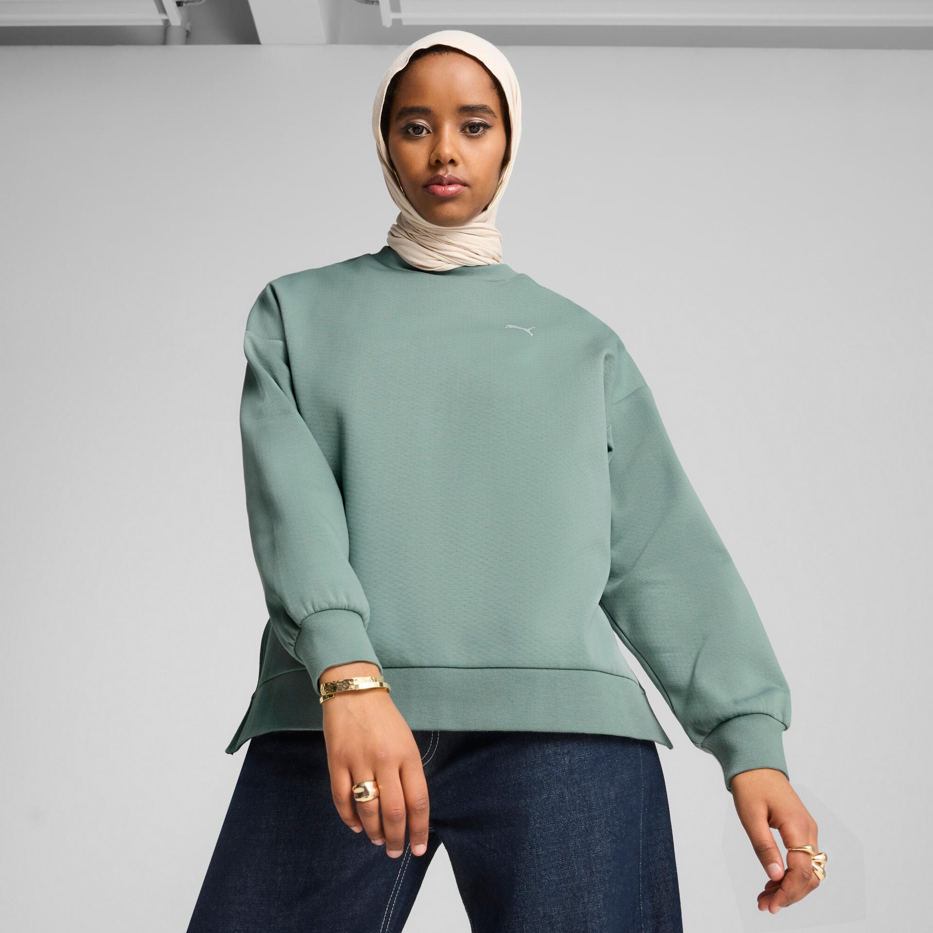 puma wardrobe essentials women's oversized crew sweatshirt in green, size l