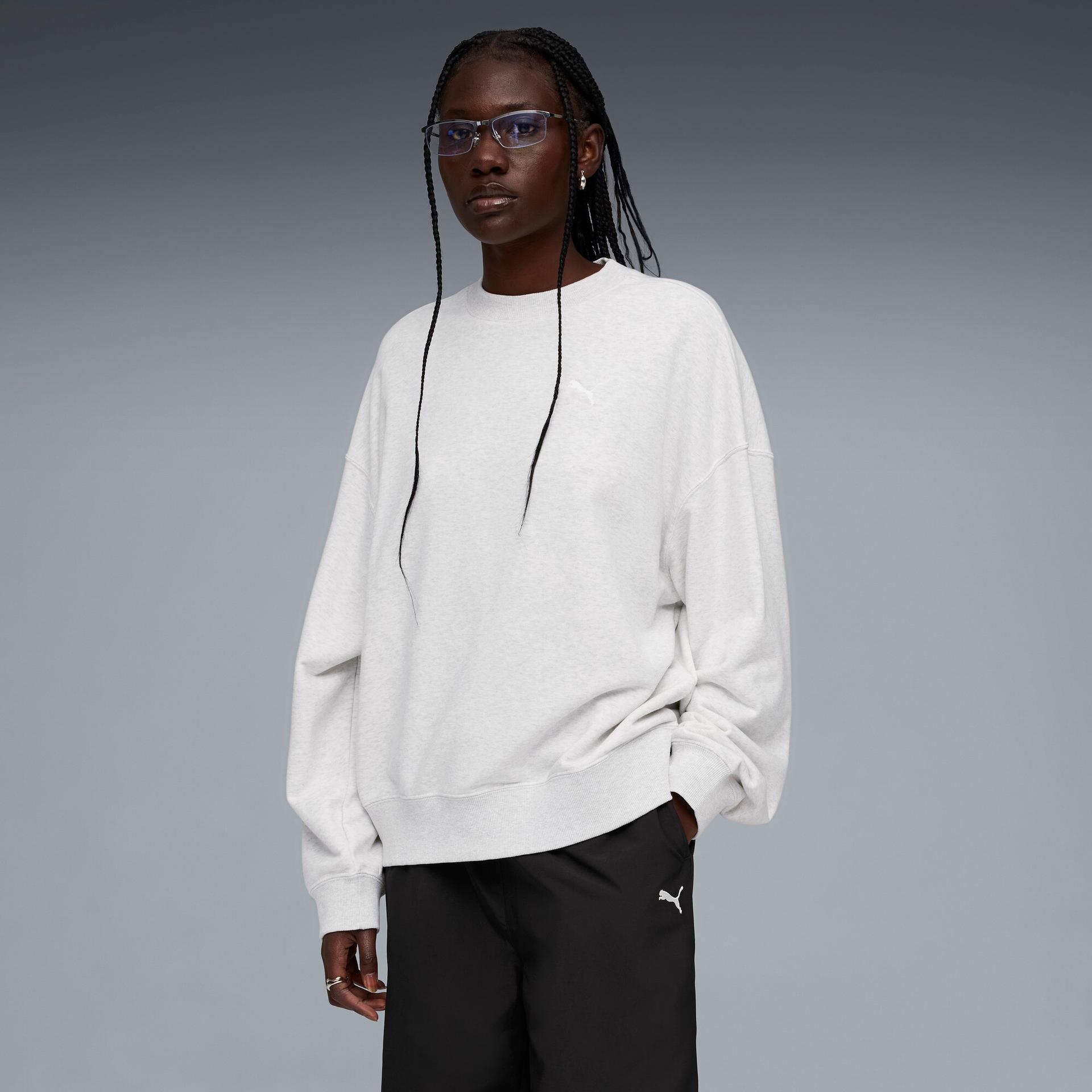 puma wardrobe essentials women's oversized sweatshirt in white, size l