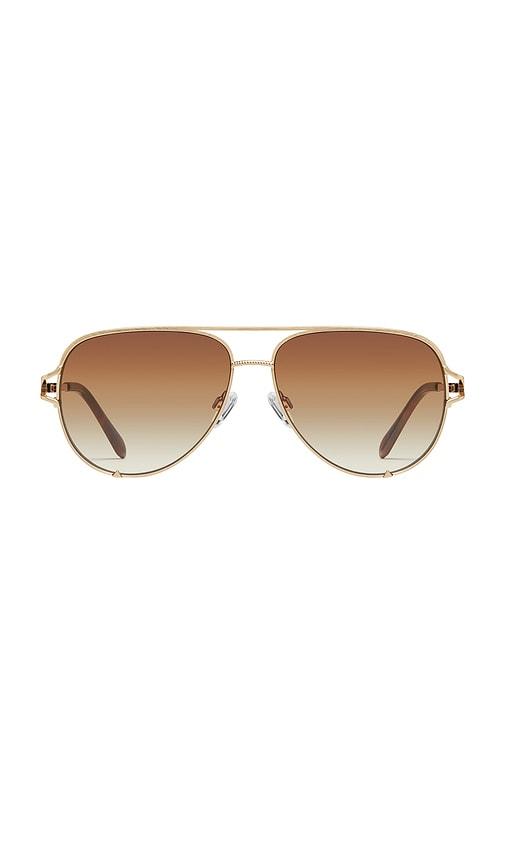 quay high key twist sunglasses in metallic gold.