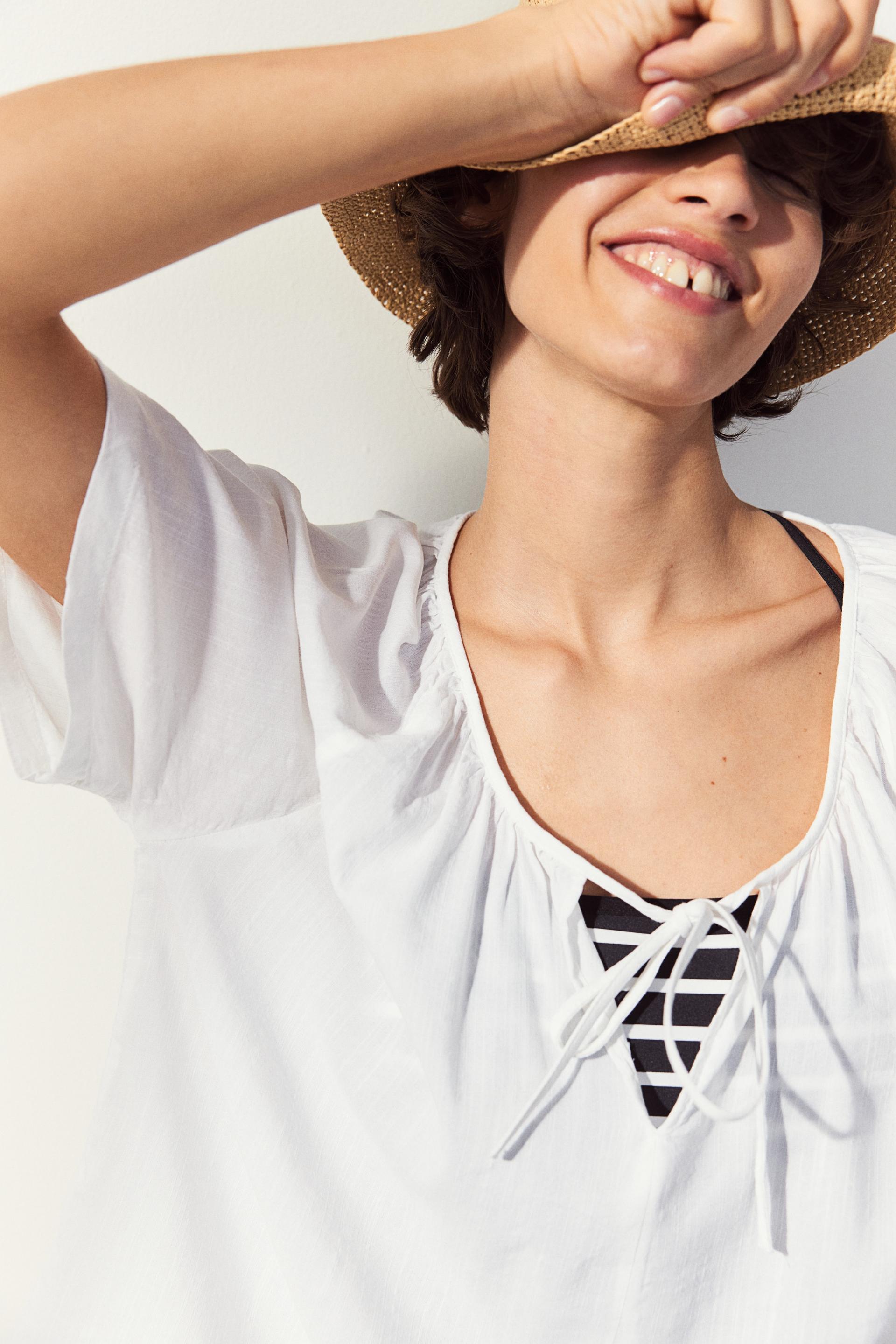 raglan-sleeved blouse