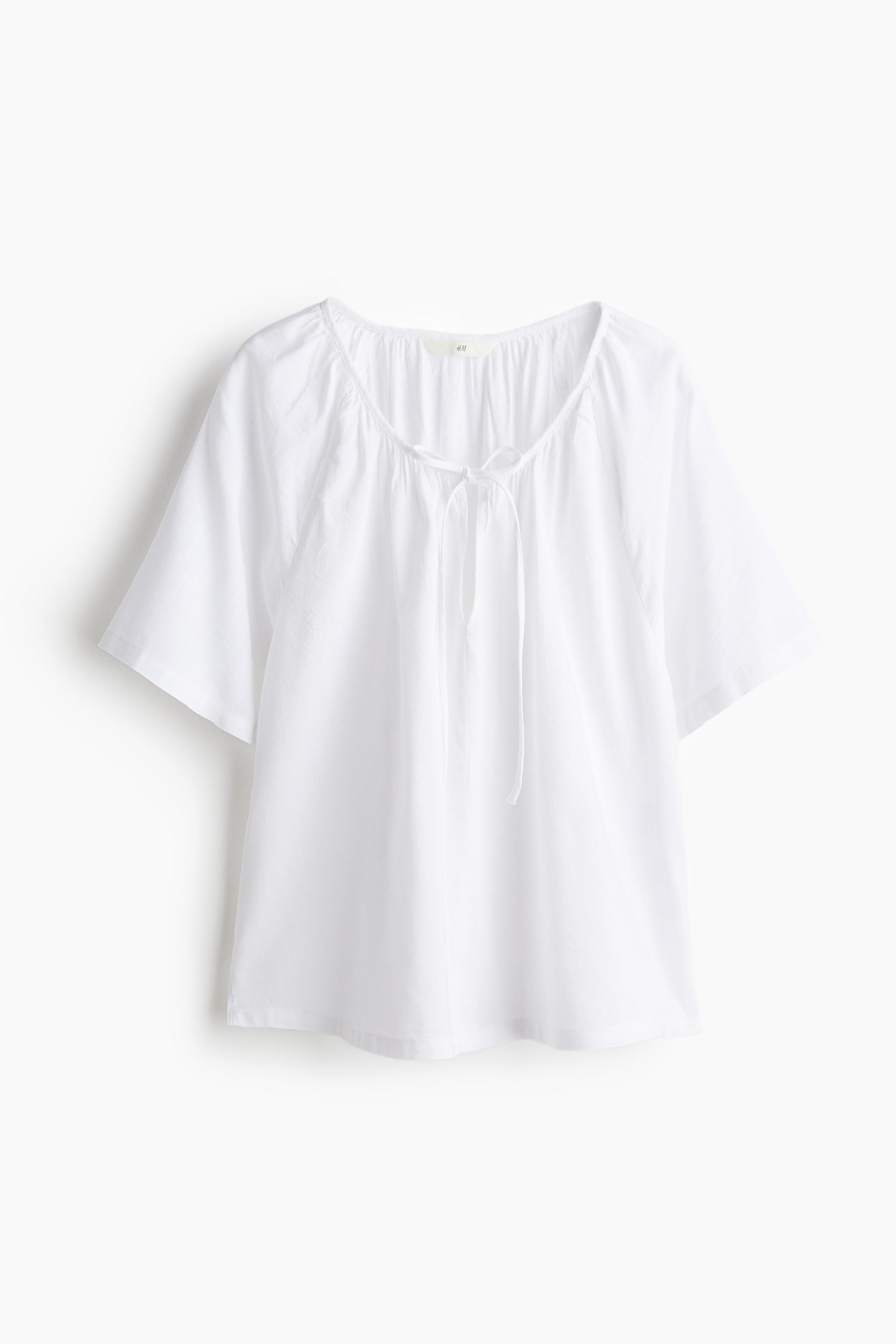 raglan-sleeved blouse