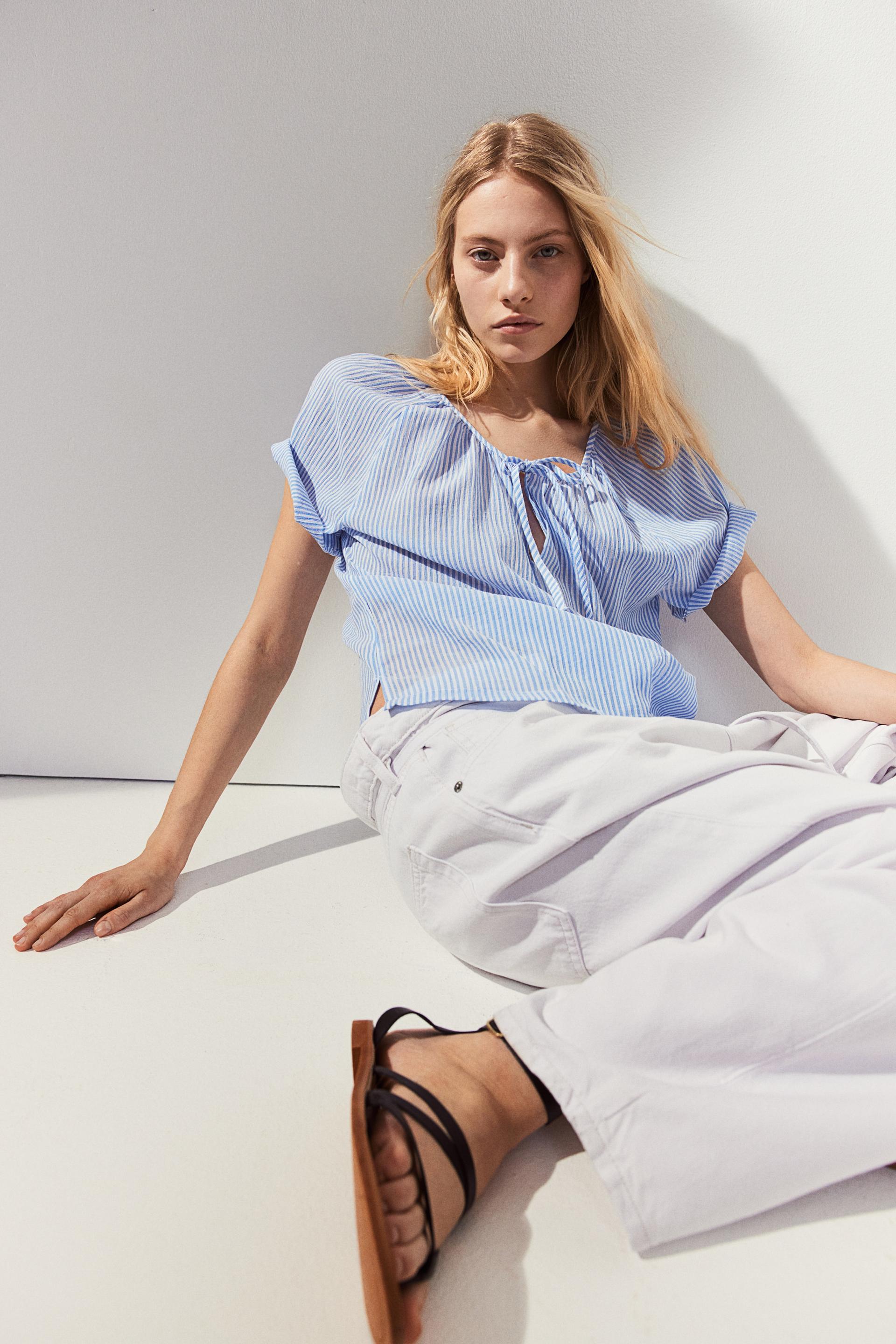 raglan-sleeved blouse