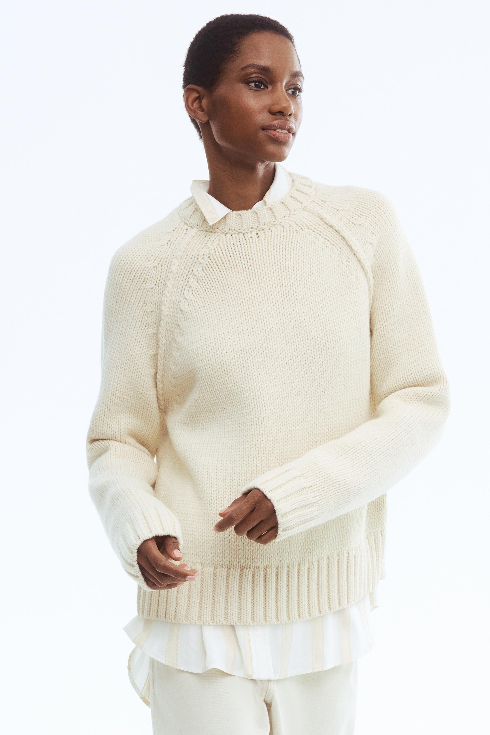 raglan-sleeved sweater