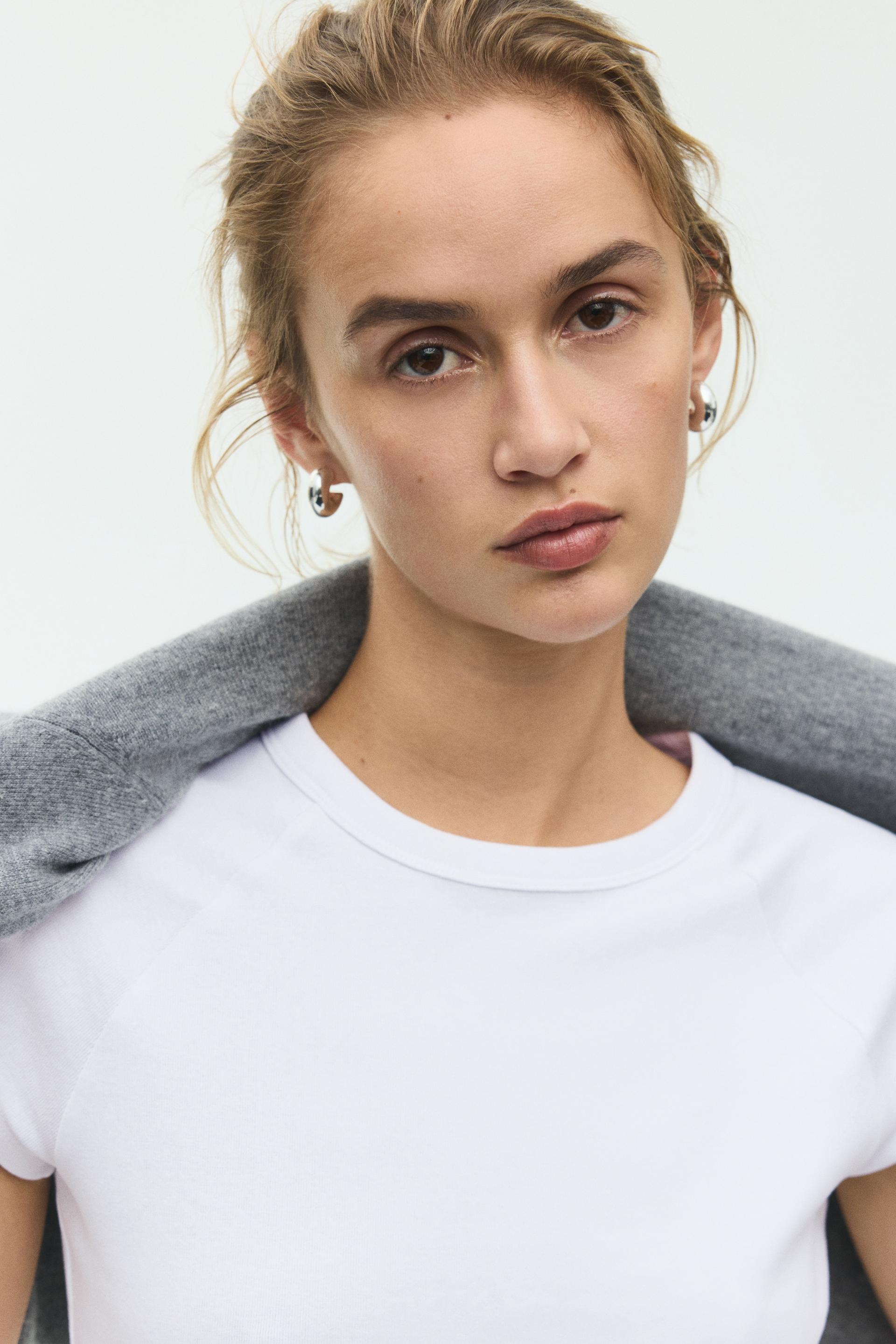 raglan-sleeved t-shirt