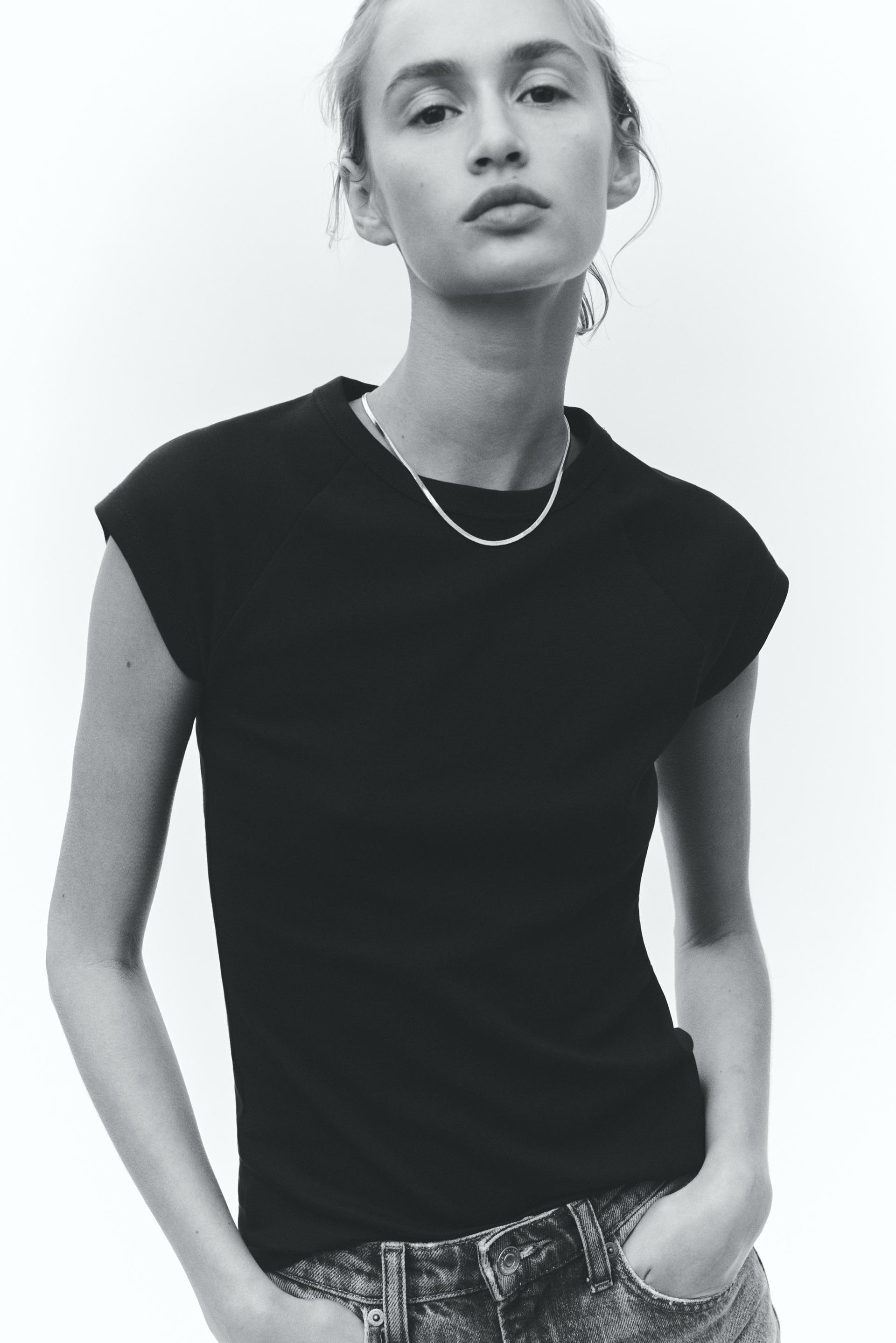 raglan-sleeved t-shirt