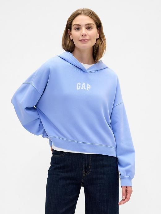 relaxed gap mini-logo cropped hoodie