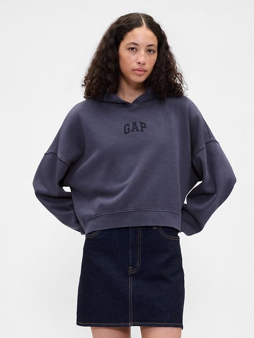 relaxed gap mini-logo cropped hoodie