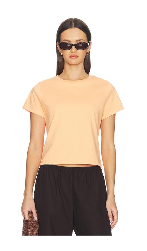 renggli crop tee in peach.