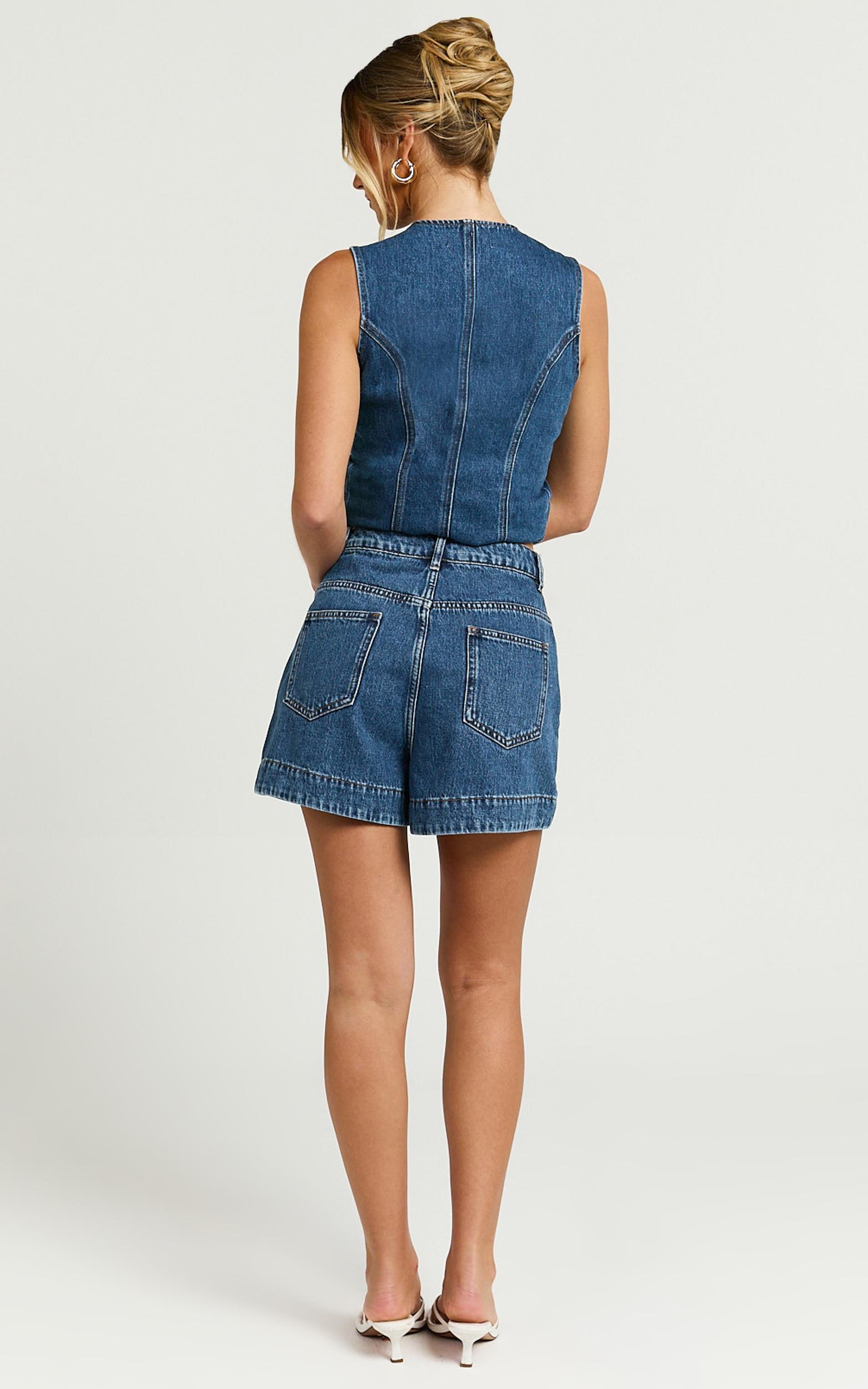 rhianna shorts - mid waist recycled denim shorts in dark blue wash