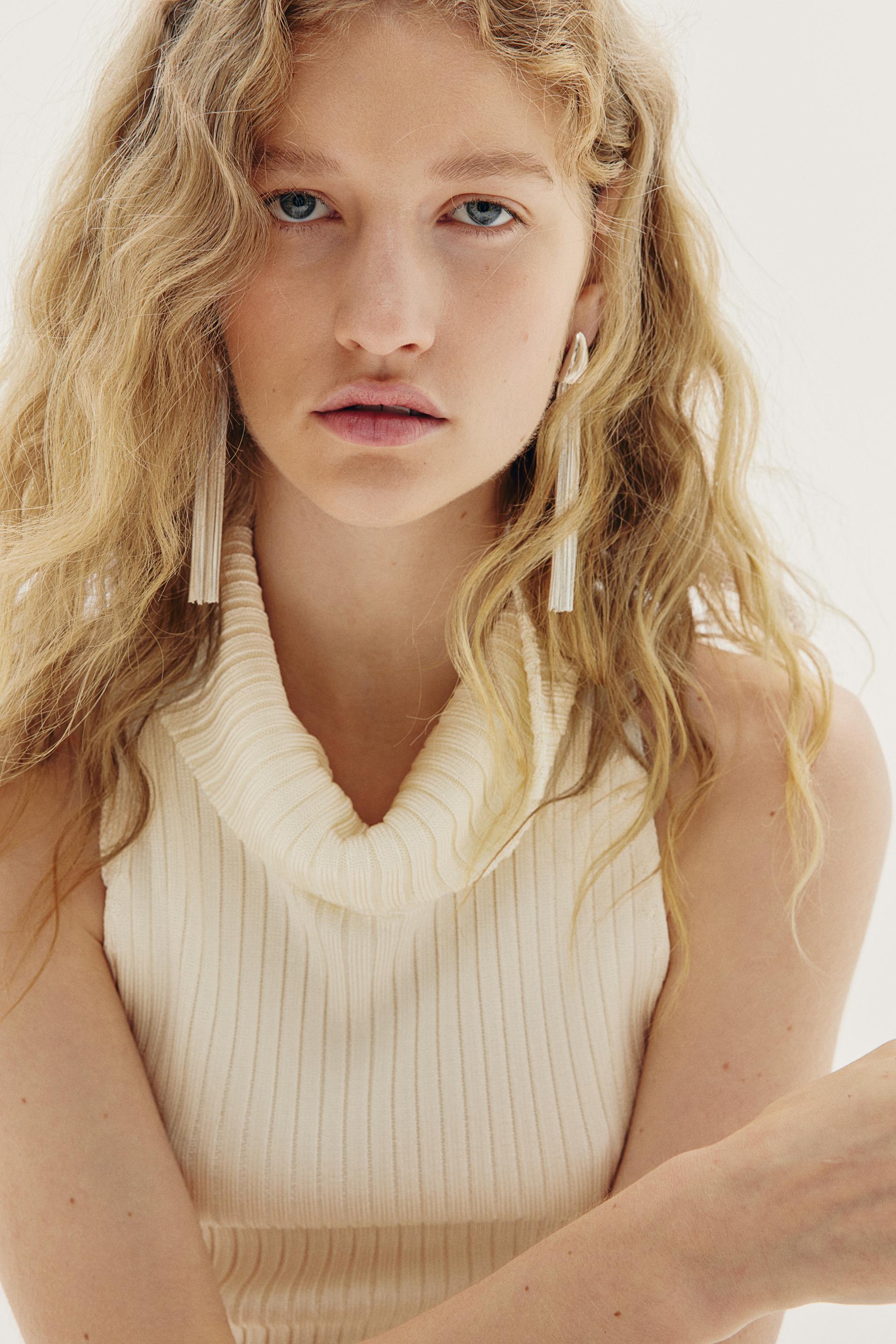 rib-knit turtleneck top
