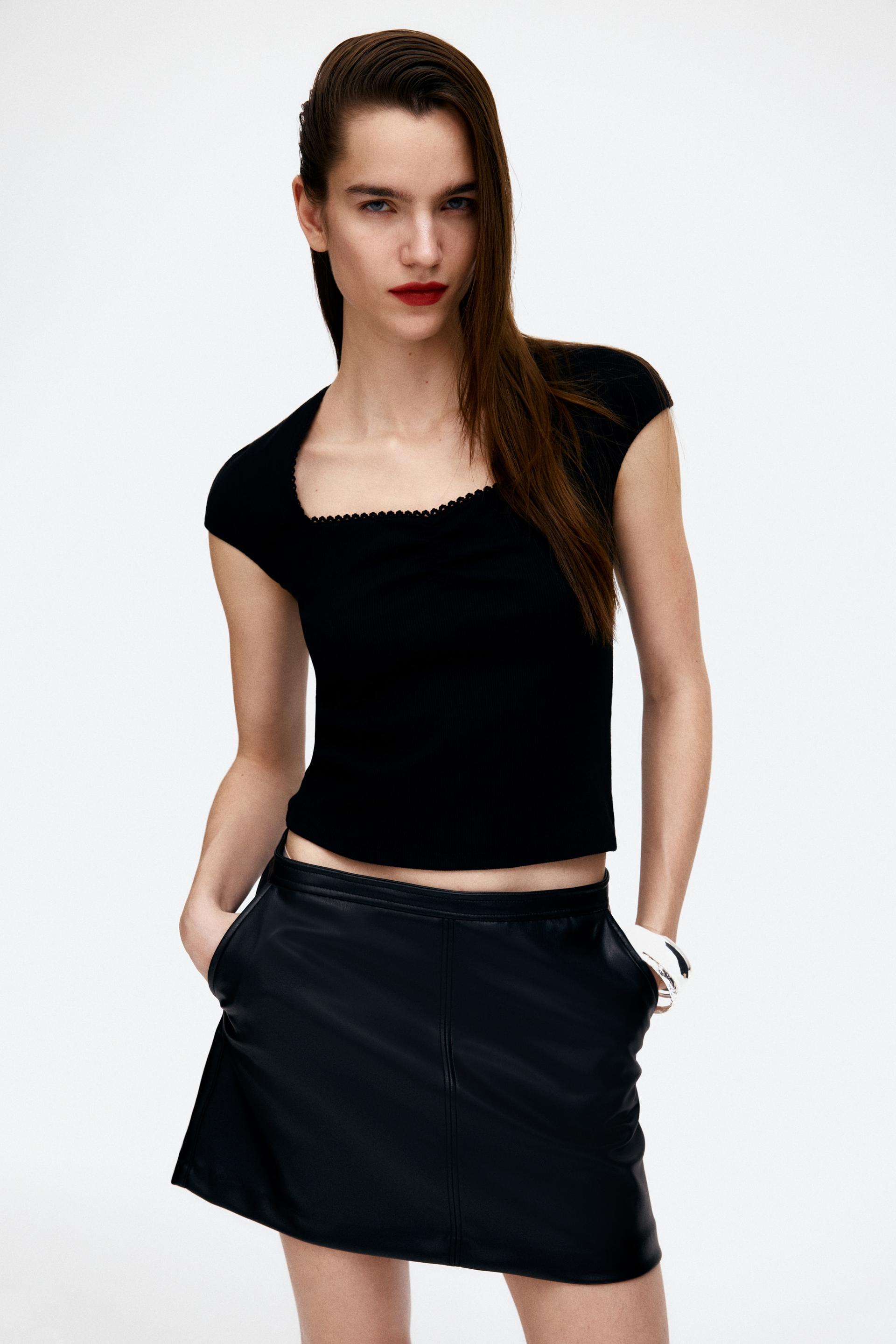 ribbed sweetheart-neck top