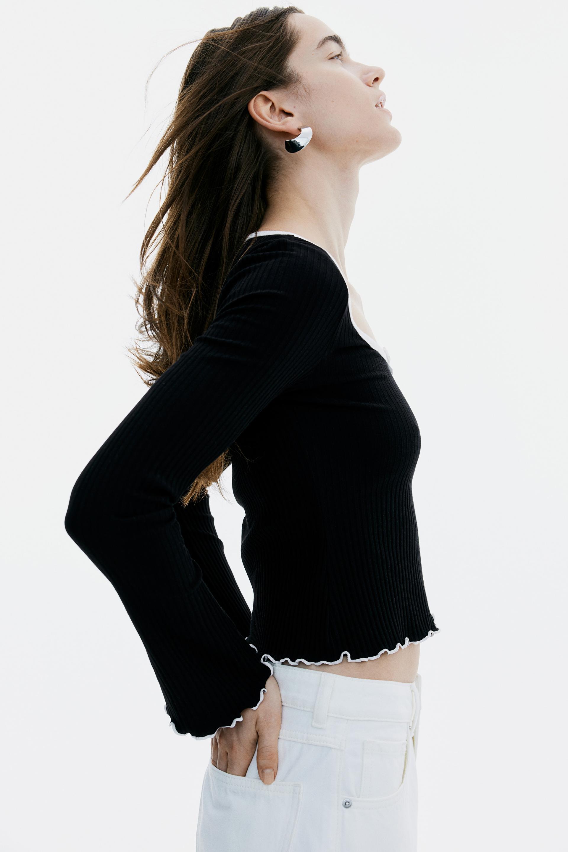ribbed top with overlocked trim
