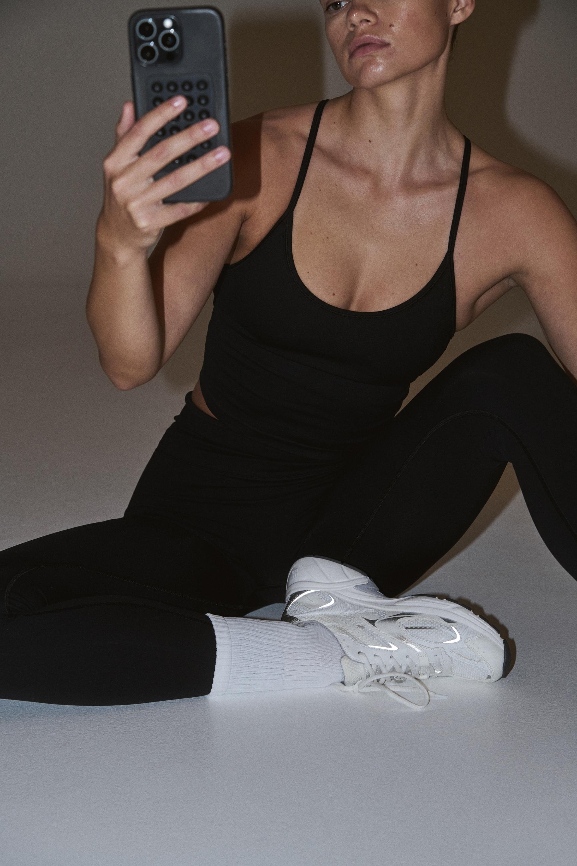 seamless sports top with drymove™