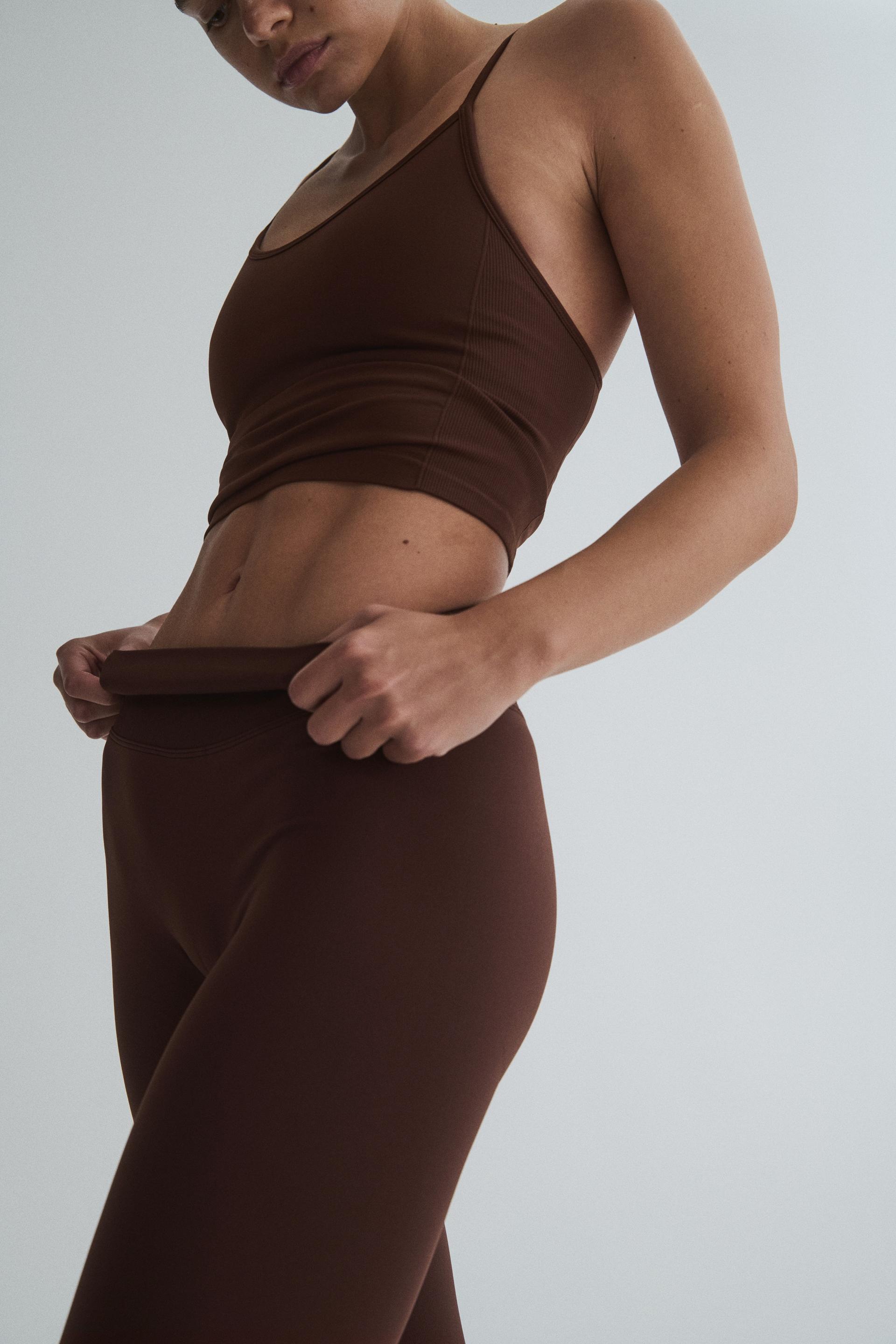 seamless sports top with drymove™