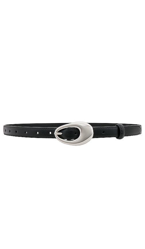 shashi oval buckle belt in black.