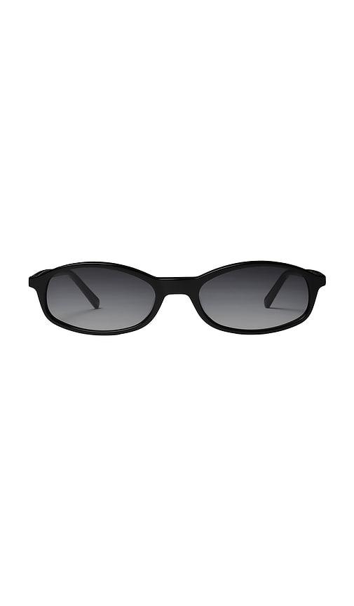 shevoke gini sunglasses in black.