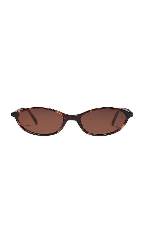 shevoke zulu sunglasses in black.