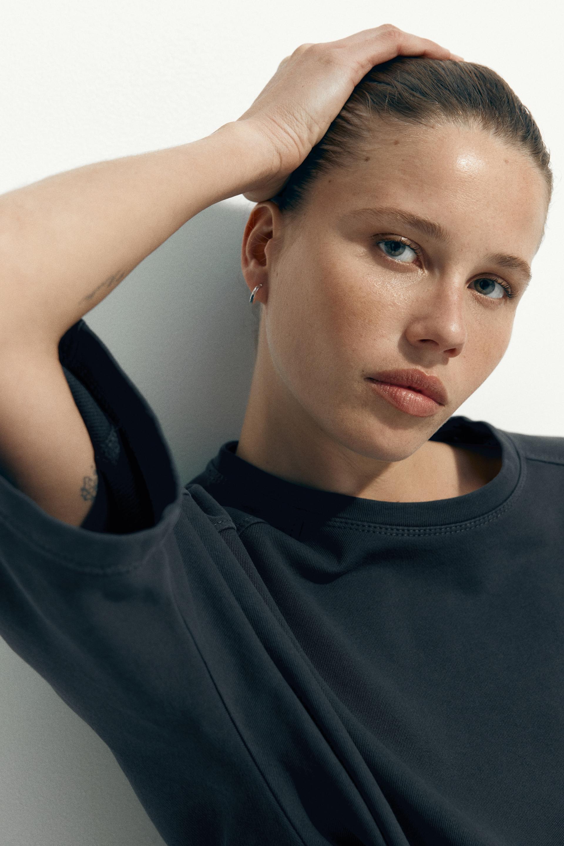 short-sleeved cotton sweatshirt