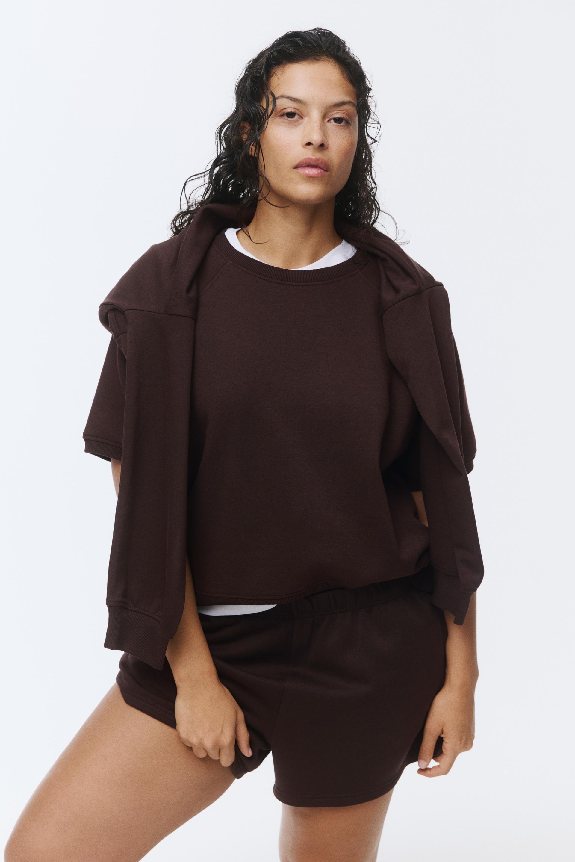 short-sleeved sweatshirt
