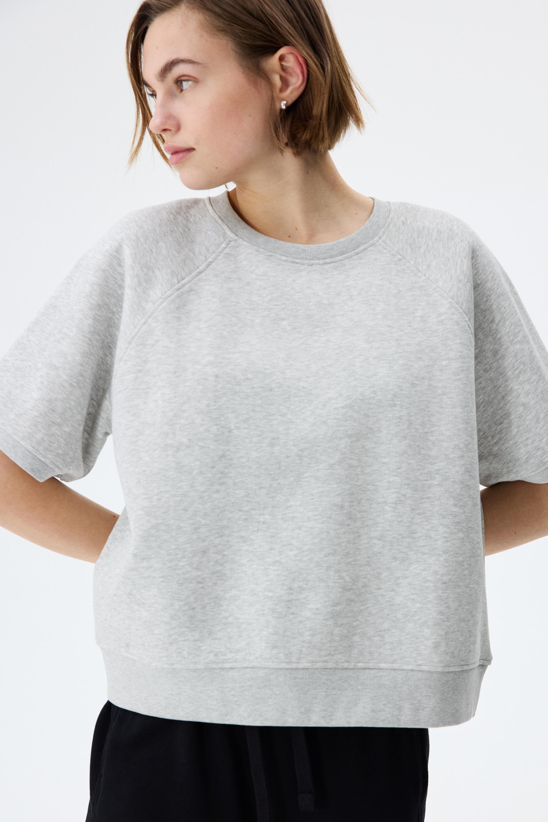 short-sleeved sweatshirt