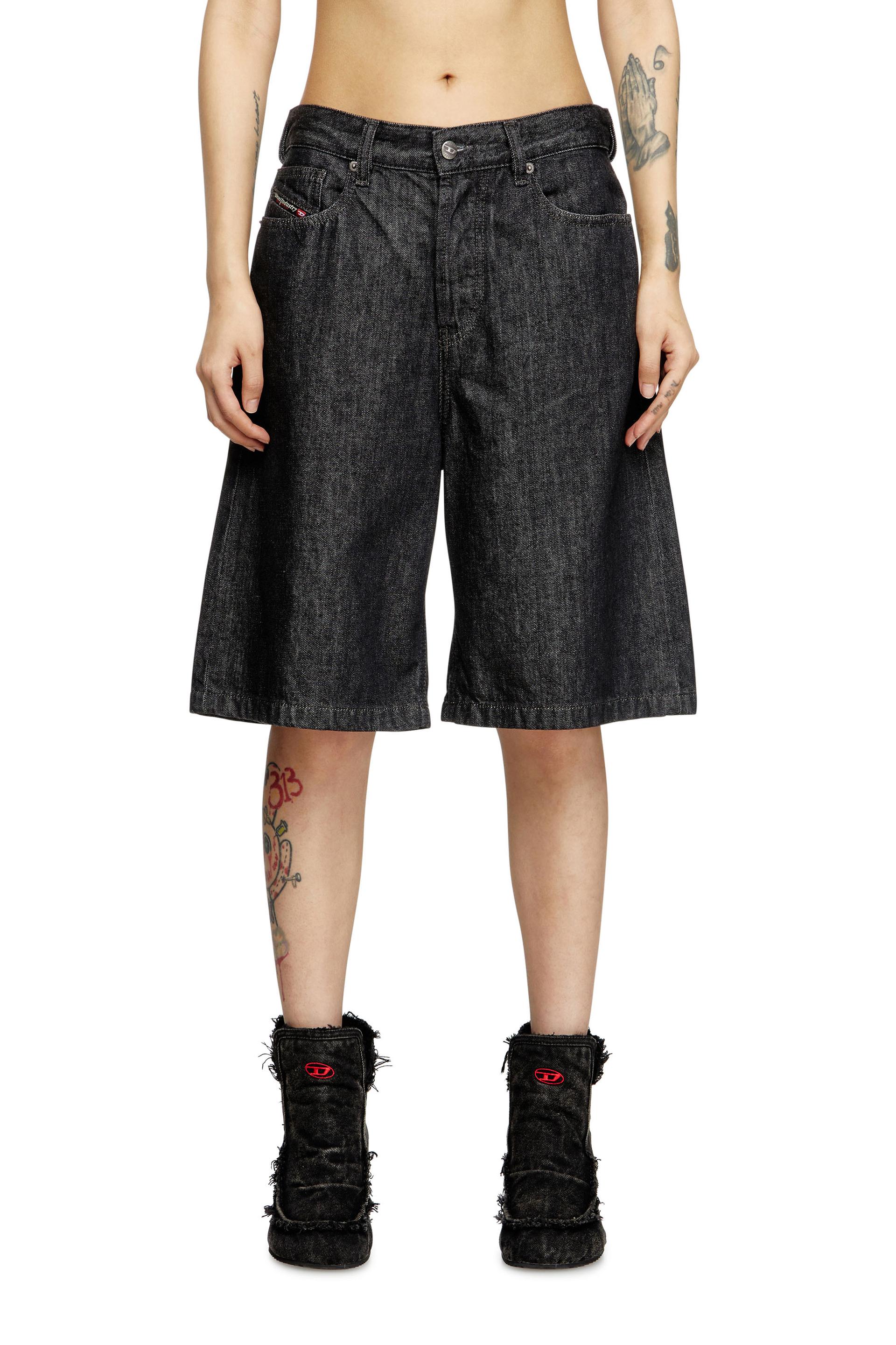 shorts in rinse-wash denim