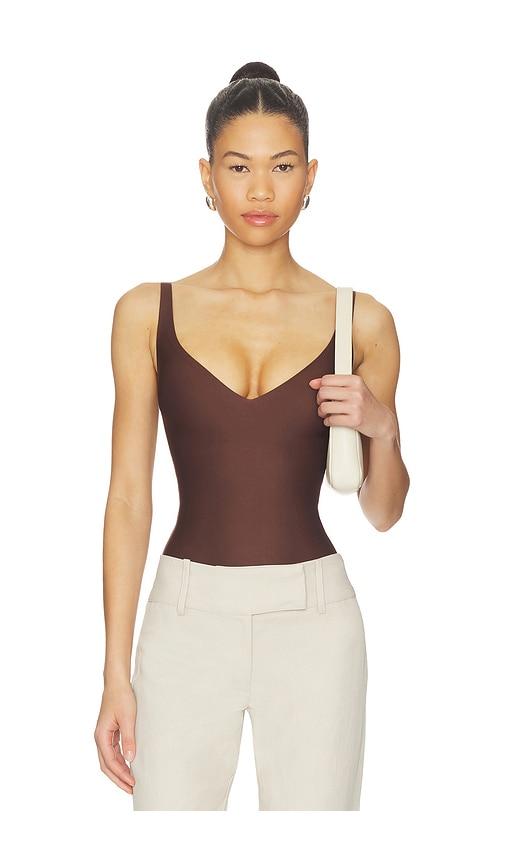 skims body core sculpt plunge thong bodysuit in chocolate.