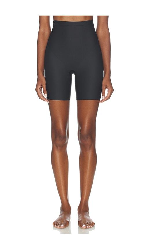 skims body cs mid rise short in black.