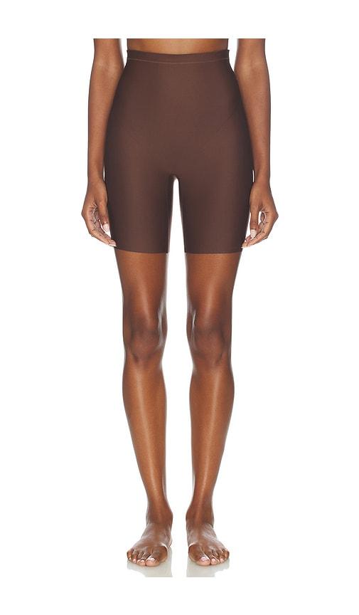 skims body cs mid rise short thong in chocolate.