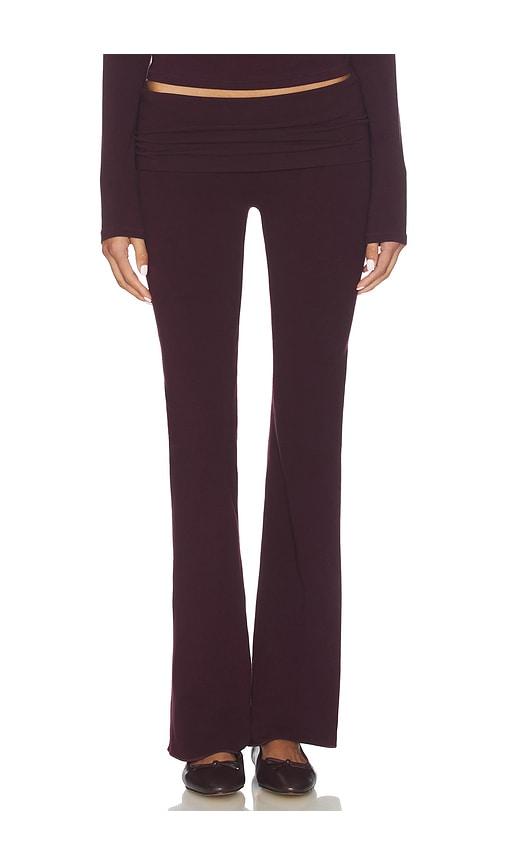 skims cotton jersey foldover pant in burgundy.