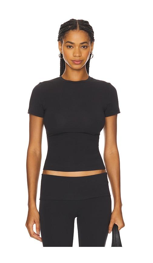 skims cotton jersey t-shirt in black.