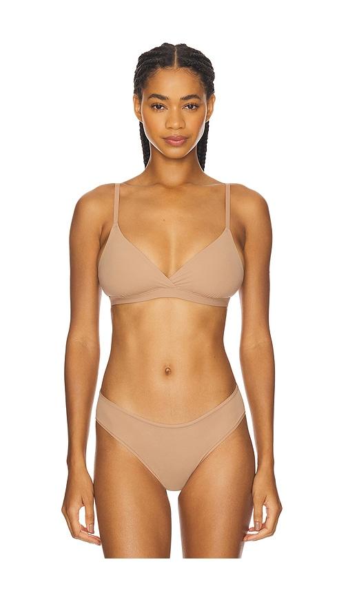 skims fits everybody crossover bralette in beige.